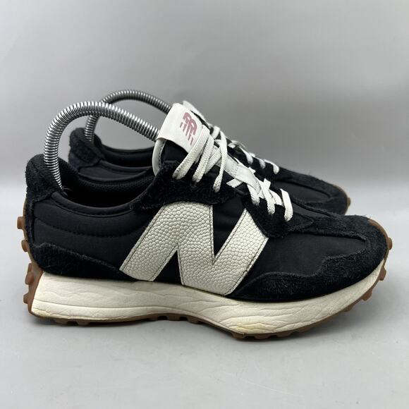 New Balance 327 Running Shoes Women Size 8 B Black White Comfort Low Sneakers - Picture 1 of 9